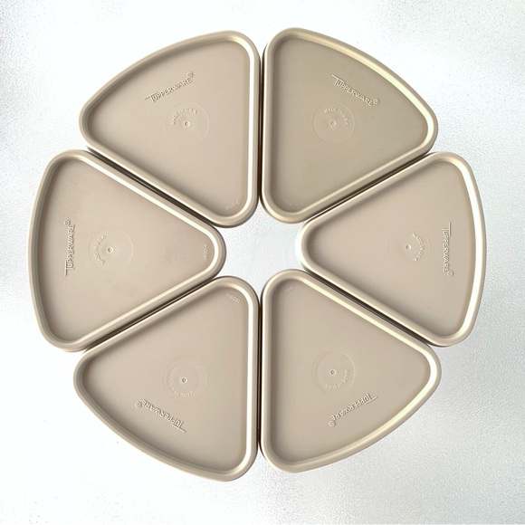 Tupperware Sprinkles Spice Pie Wedge Containers and Grey/Beige Lids ~ Set of 6 - Picture 2 of 7